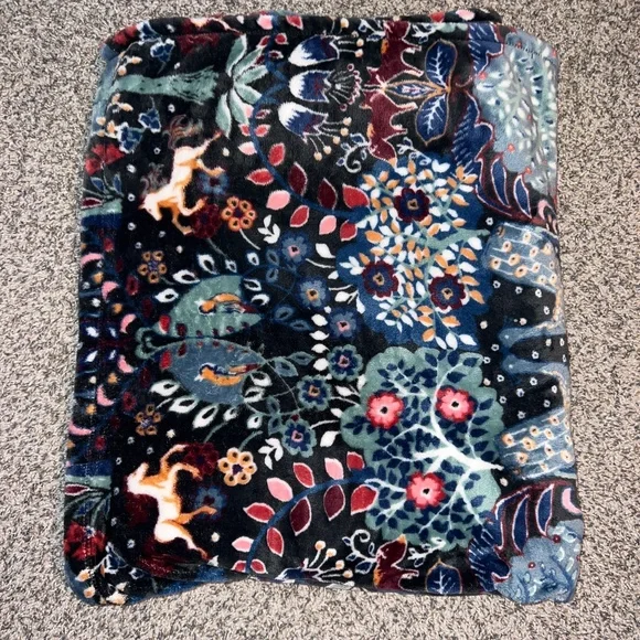 Vera Bradley Enchanted Blanket - Picture 1 of 1